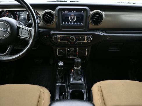 Used 2021 Jeep Gladiator Sport image 8