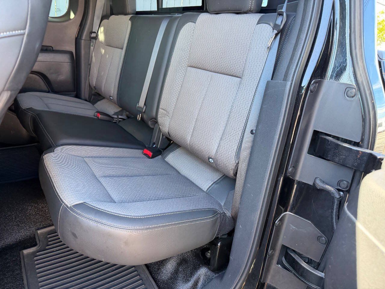 Used 2017 Nissan Titan S RWD image 5