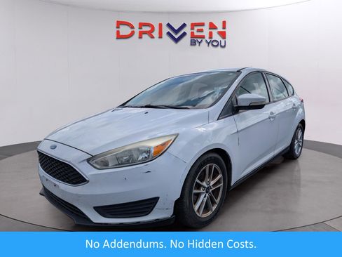 Used 2015 Ford Focus SE image 1