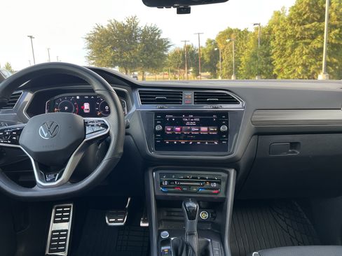Certified 2022 Volkswagen Tiguan SEL R-Line AWD/4WD image 27