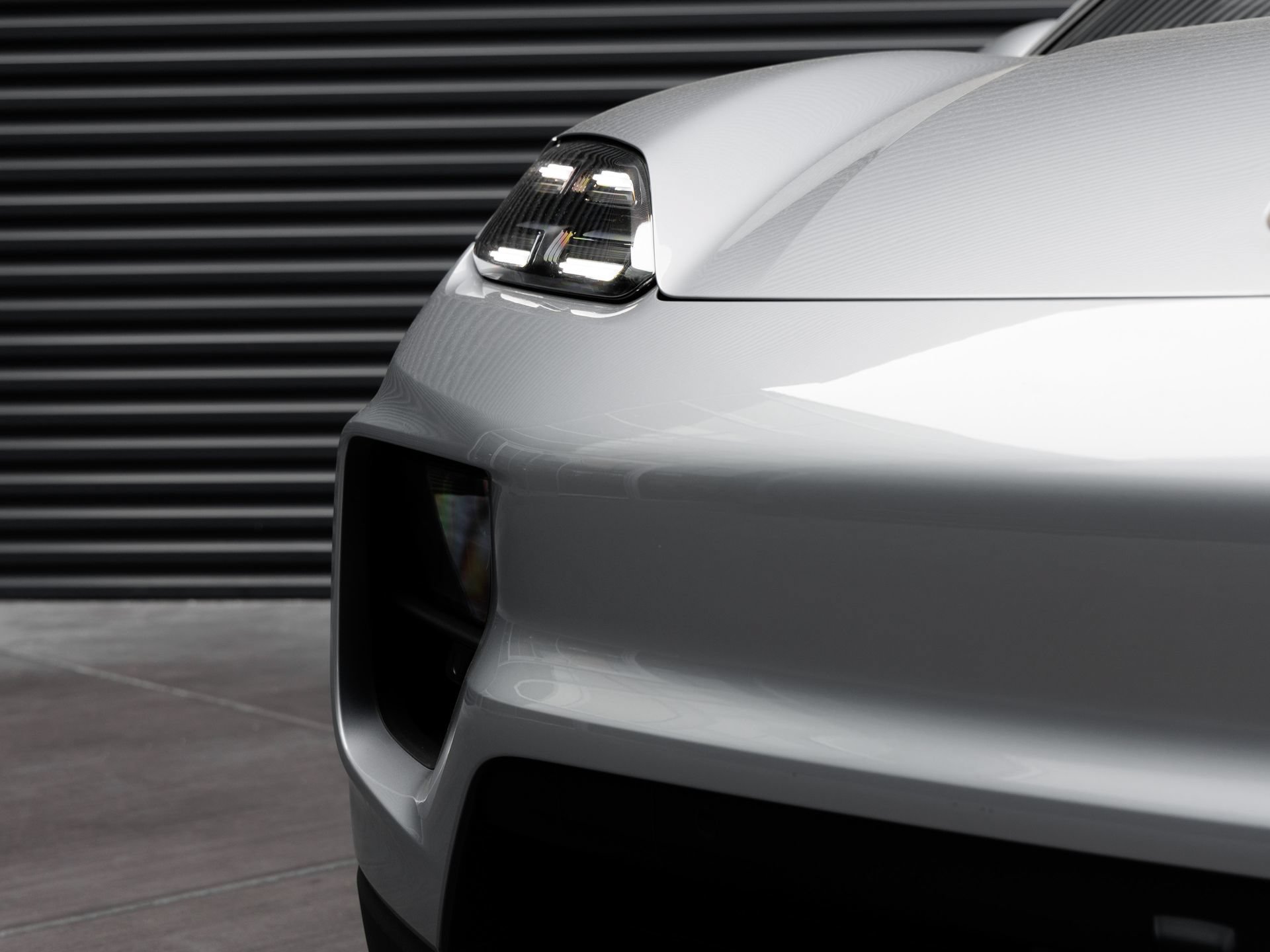 Certified 2025 Porsche Macan Electric RWD image 38