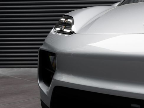 Used 2025 Porsche Macan Electric RWD image 38