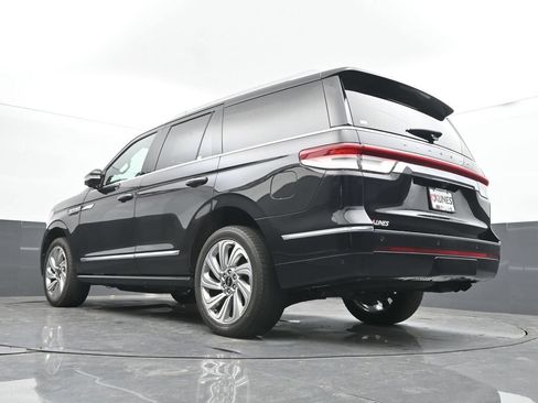Used 2024 Lincoln Navigator Premiere AWD/4WD image 48
