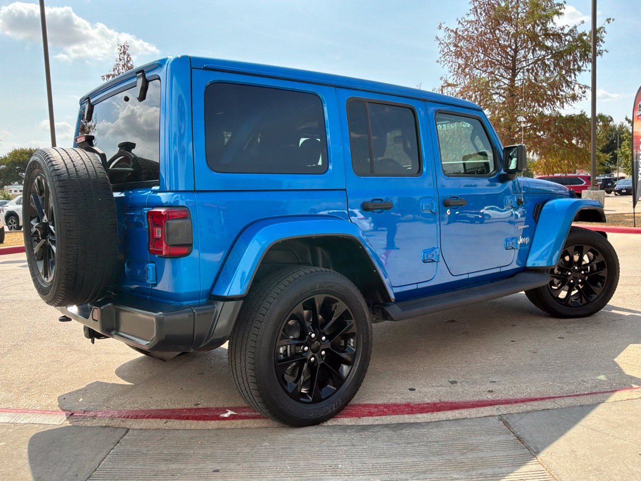 Used 2021 Jeep Wrangler Unlimited Sahara w/ Cold Weather Group AWD/4WD image 6