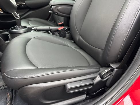 Used 2023 MINI Cooper 4-Door Hardtop FWD image 34