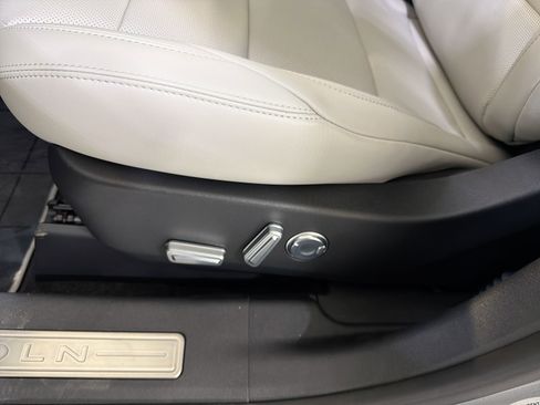 New 2026 Lincoln Nautilus Premier image 11