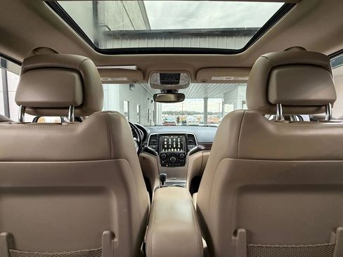 Used 2017 Jeep Grand Cherokee Limited image 23