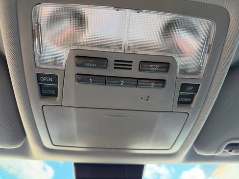 Used 2018 Toyota Highlander Limited FWD image 16