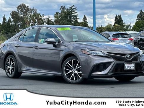 Used 2023 Toyota Camry SE FWD image 1