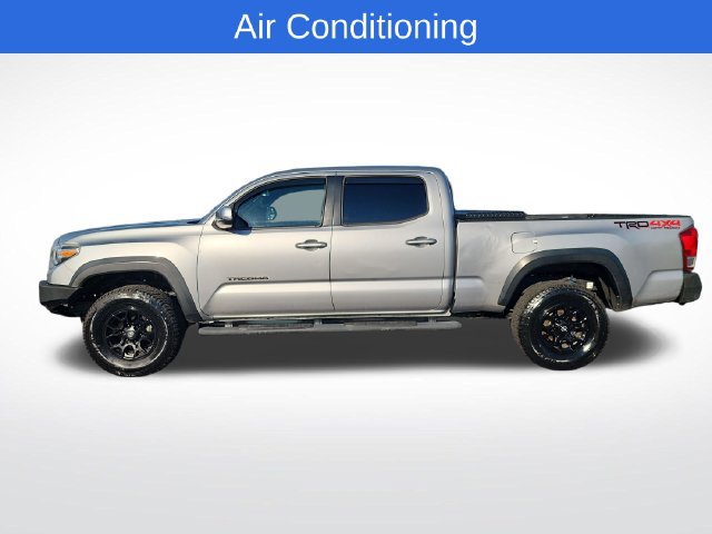 Used 2017 Toyota Tacoma TRD Off-Road AWD/4WD image 2
