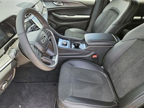 New 2025 Jeep Grand Cherokee L Altitude image 15