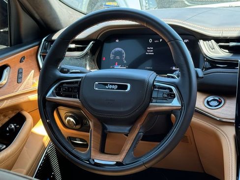 Used 2025 Jeep Grand Cherokee L Summit AWD/4WD image 30