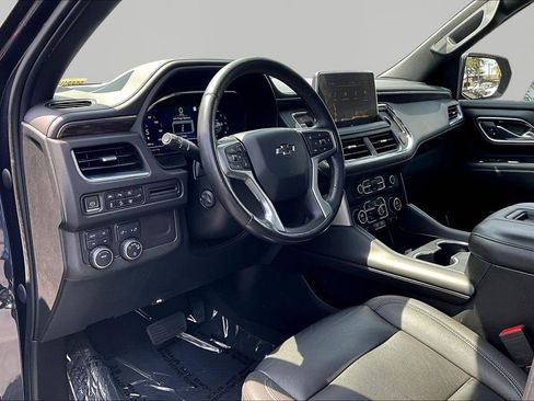 Used 2022 Chevrolet Tahoe Z71 w/ Luxury Package AWD/4WD image 18