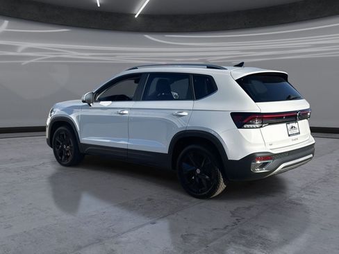 New 2026 Volkswagen Taos SE FWD image 4