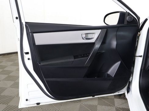 Used 2019 Toyota Corolla LE w/ Carpet Mat Package (TMS) FWD image 19
