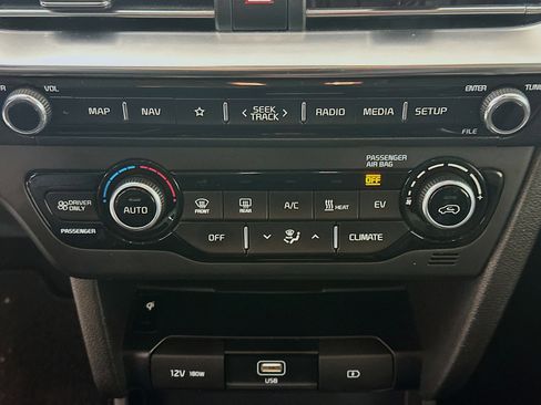 Used 2022 Kia Niro EX image 23