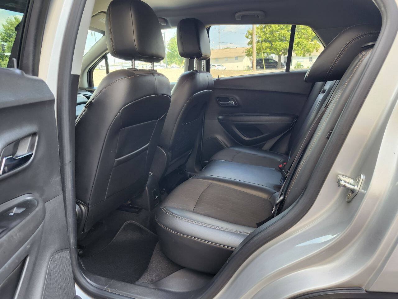 Used 2019 Chevrolet Trax LT w/ LT Convenience Package FWD image 5