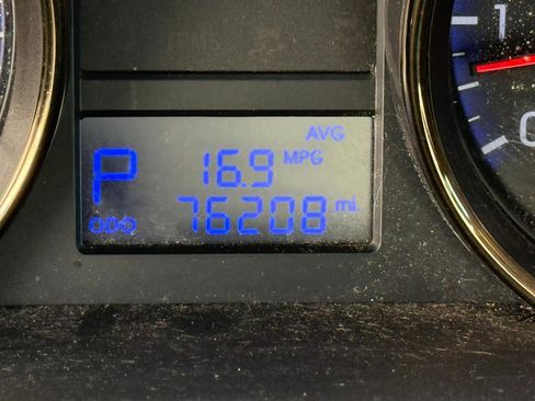 Used 2011 Hyundai Genesis 3.8 RWD image 30