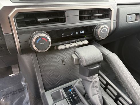 Used 2025 Toyota 4Runner SR5 AWD/4WD image 21
