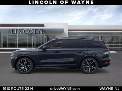 New 2025 Lincoln Aviator Black Label w/ Jet Appearance Package AWD/4WD image 3