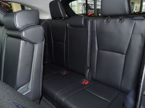 Used 2024 Toyota Highlander XLE AWD/4WD image 24