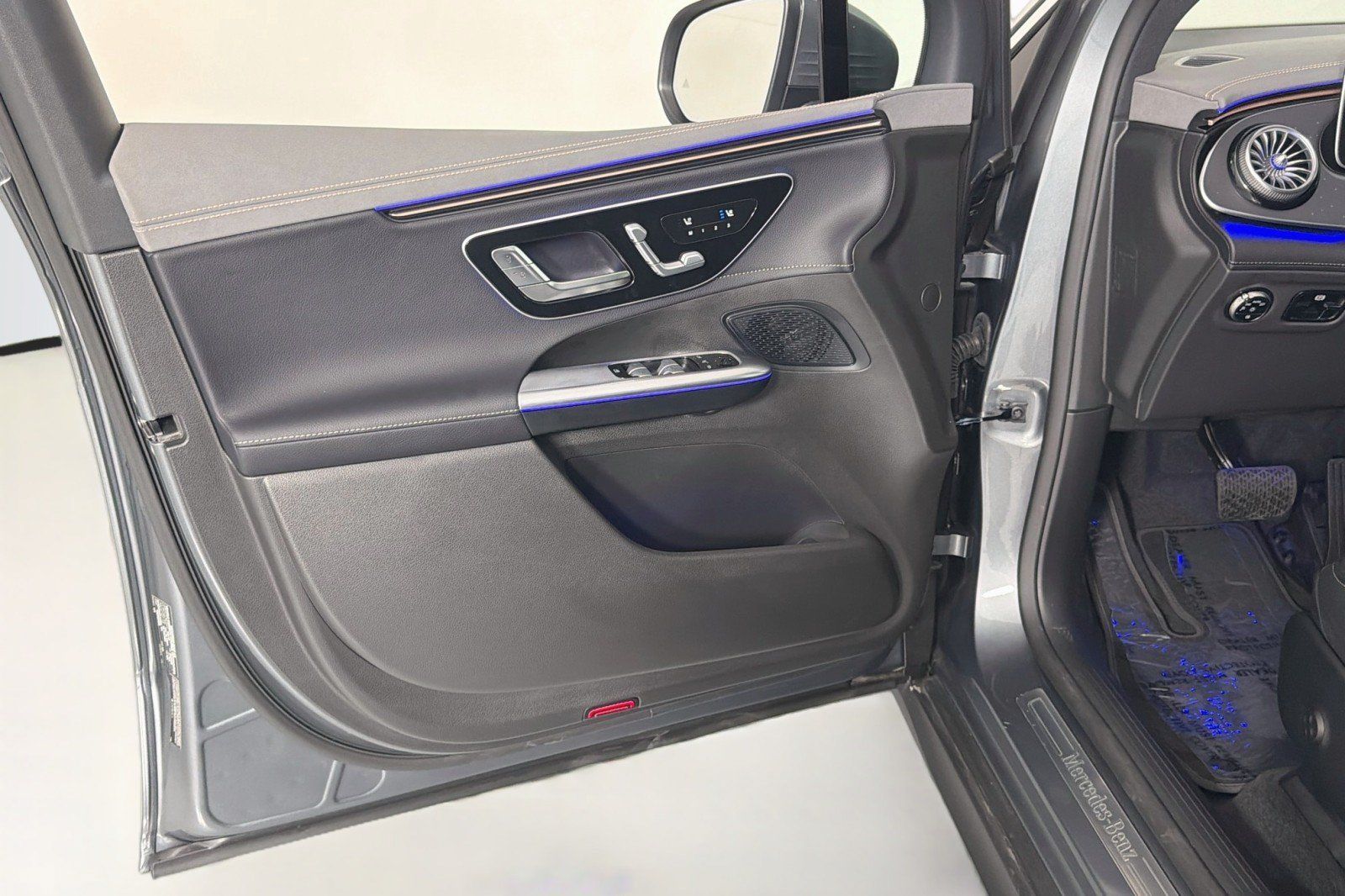 Certified 2026 Mercedes-Benz EQE 320 4MATIC SUV image 21