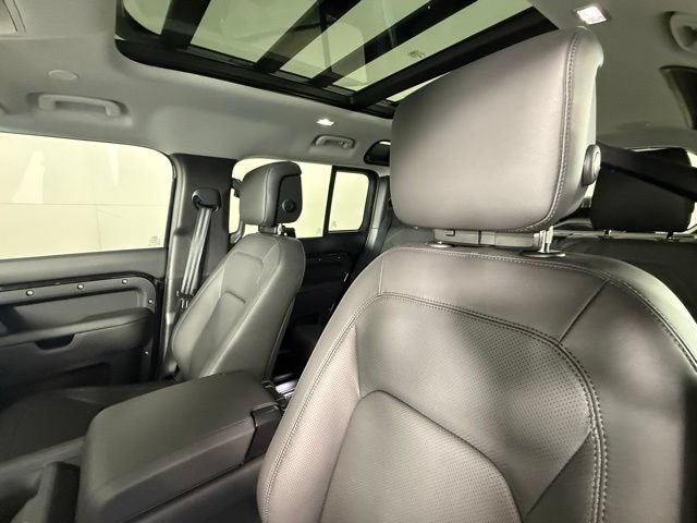 New 2026 Land Rover Defender 110 X-Dynamic SE AWD/4WD image 14