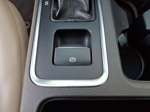 Used 2017 Ford Escape Titanium FWD image 18