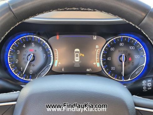 Used 2024 Chrysler Pacifica Touring-L image 26