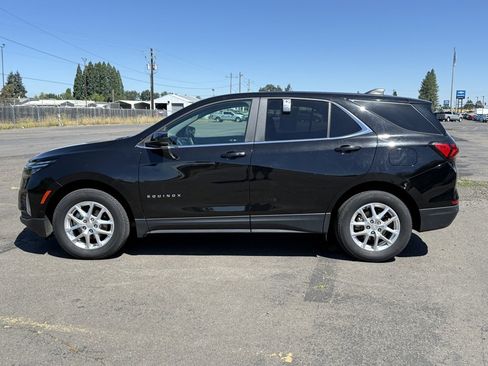 Used 2022 Chevrolet Equinox LT image 2