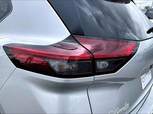 Certified 2024 Nissan Rogue SV FWD image 20