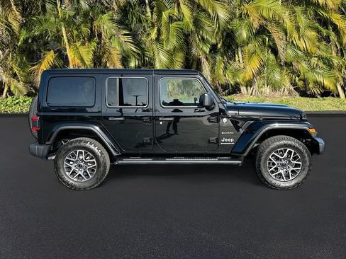 Used 2024 Jeep Wrangler Unlimited Sahara w/ Technology Group AWD/4WD image 4