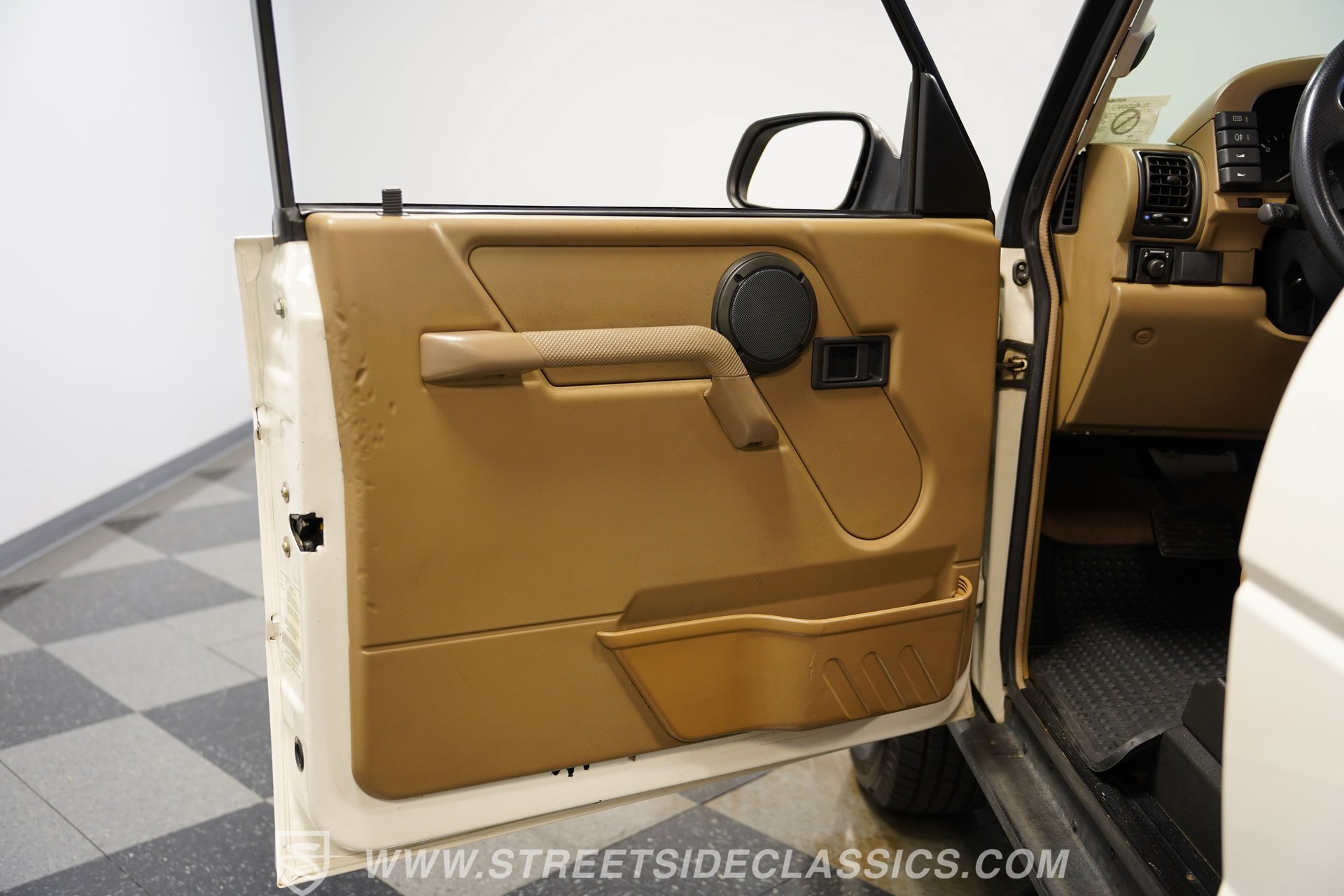 Used 1996 Land Rover Discovery AWD/4WD image 38