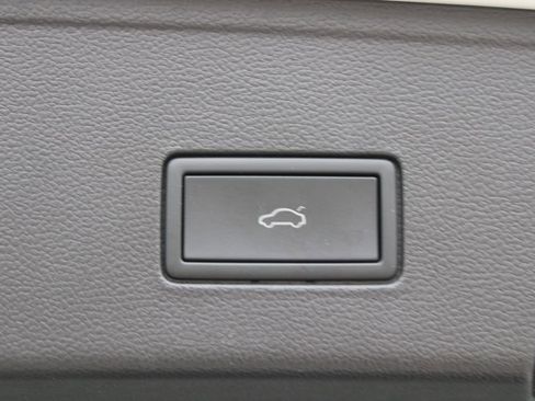 Certified 2024 Volkswagen Atlas Cross Sport SE image 28