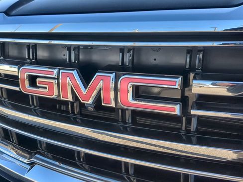 Used 2023 GMC Yukon XL SLT w/ SLT Premium Package image 32