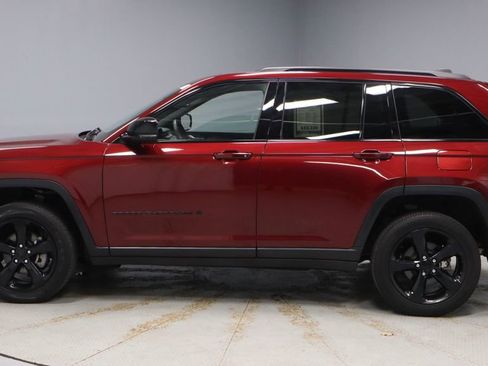 Used 2023 Jeep Grand Cherokee Altitude image 8