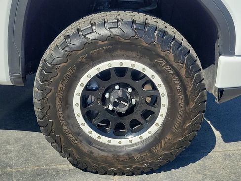 Used 2025 GMC Sierra 1500 Elevation w/ X31 Off-Road Package AWD/4WD image 5