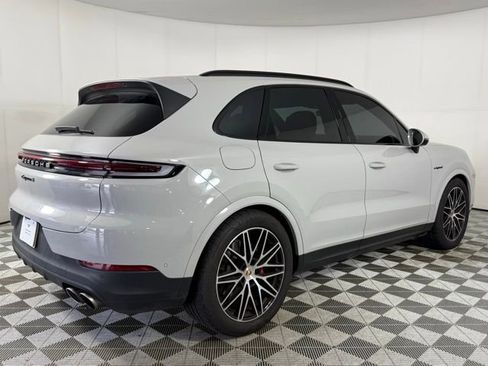 Used 2025 Porsche Cayenne S image 9