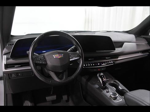 Used 2024 Cadillac XT4 Premium Luxury AWD/4WD image 6