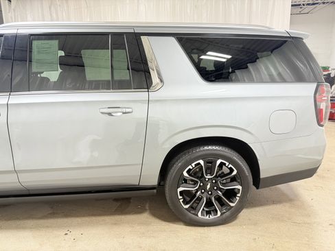 Certified 2023 Chevrolet Suburban High Country image 5