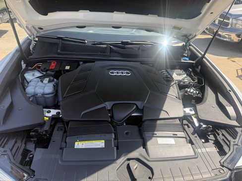 Used 2020 Audi Q8 Premium Plus AWD/4WD image 35