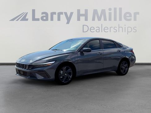 New 2026 Hyundai Elantra SEL Sport Premium FWD image 2