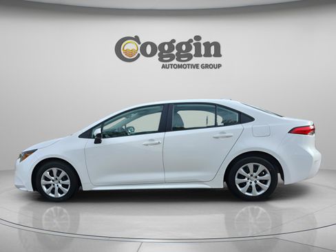 Used 2023 Toyota Corolla LE image 3