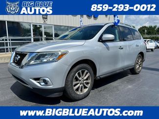 Used 2016 Nissan Pathfinder SV image 1