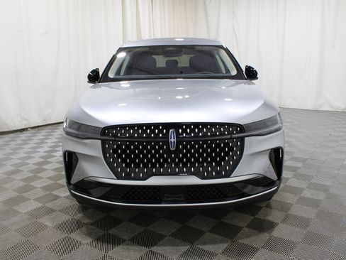 Used 2025 Lincoln Nautilus Premier AWD/4WD image 30