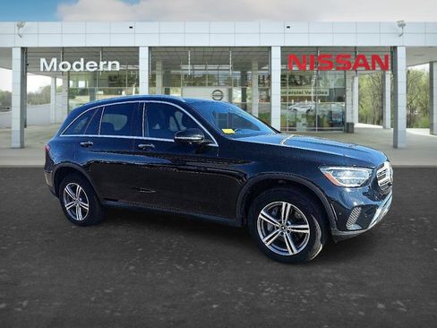 Used 2022 Mercedes-Benz GLC 300 image 2