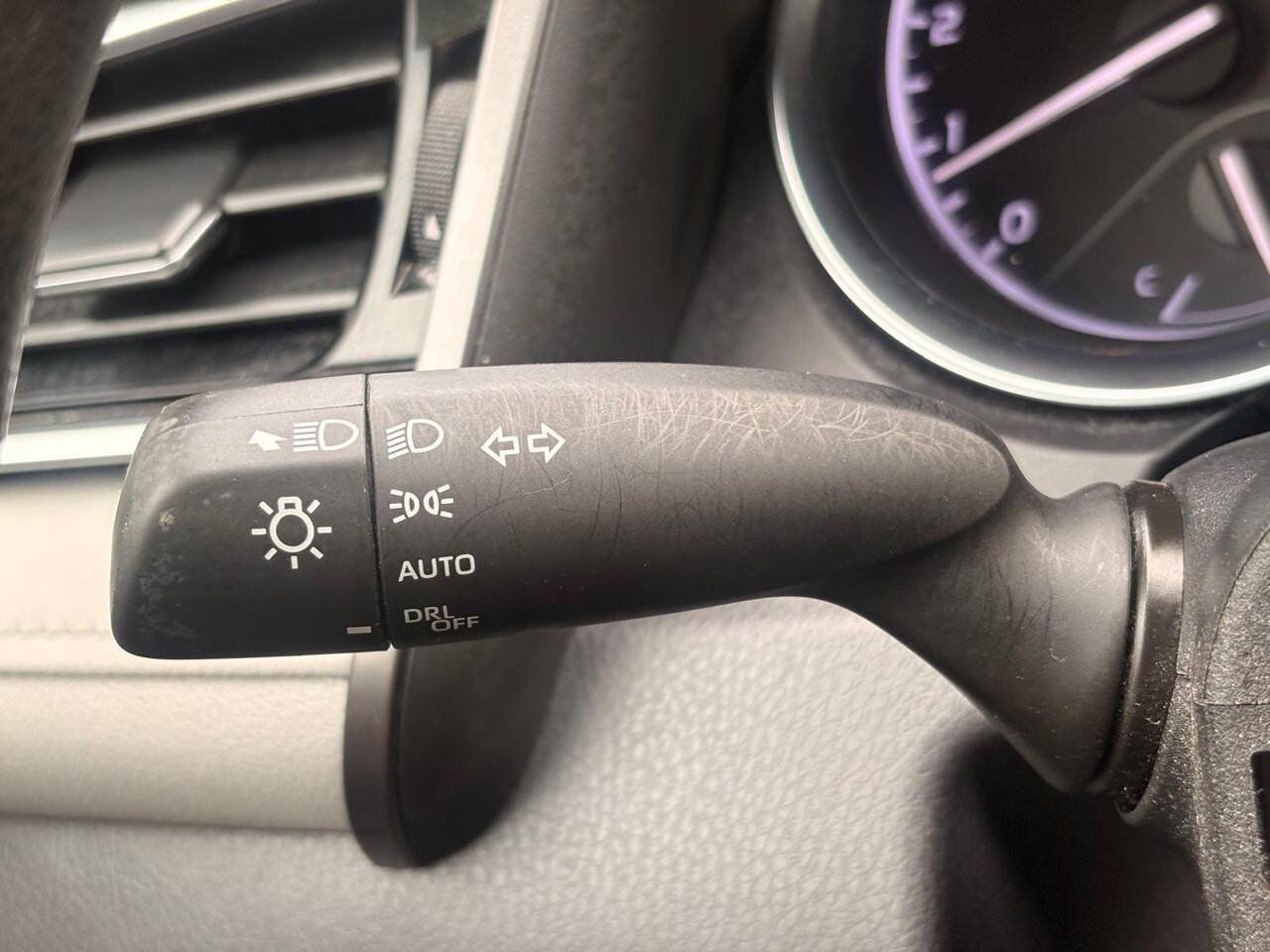 Used 2018 Toyota Camry LE FWD image 29