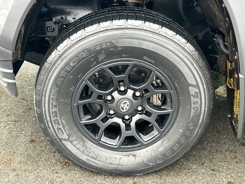 Used 2019 Toyota Tacoma SR5 AWD/4WD image 17