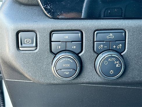 Used 2024 Chevrolet Silverado 3500 LT image 10