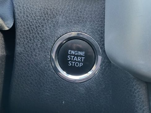 Used 2019 Toyota Highlander SE image 19